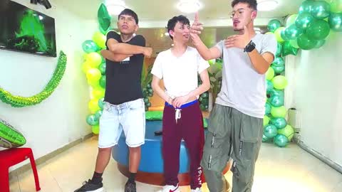 THOMAS AND DAMIAND online show from March 2025 05:11:02 AM