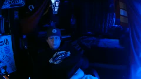 Bowerboi1217 online show from November 2025 06:02:01 AM