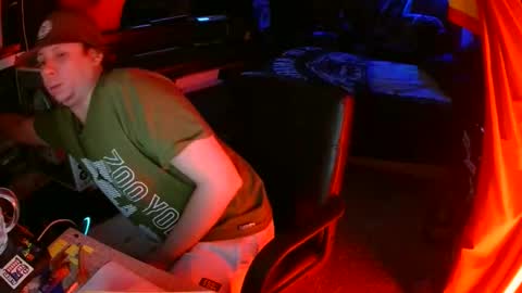 Bowerboi1217 online show from November 2025 04:00:02 AM