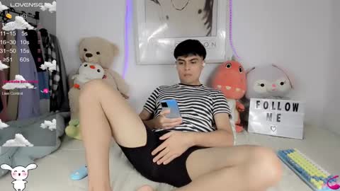 Snapshot of boy_andy__ chatting on February 2025 06:21:01 PM Aaron online show from February 2025 06:21:01 PM