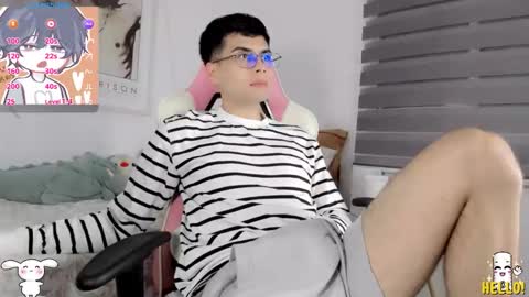 Aaron online show from November 2025 07:19:02 PM