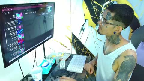 Snapshot of boy_tatto77 chatting on April 2026 01:41:02 PM boy_tatto77 online show from April 2026 01:41:02 PM