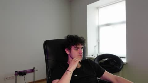 BRAD HOLLOWAY online show from May 2026 02:01:02 PM