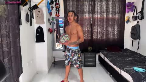 Bradley Strong online show from November 2025 03:23:02 PM