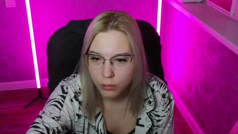 Belle  online show from December 2024 02:06:02 AM