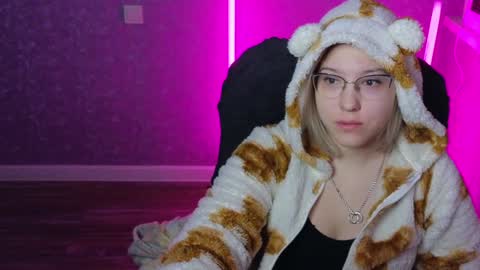 Belle  online show from January 2025 01:00:02 AM