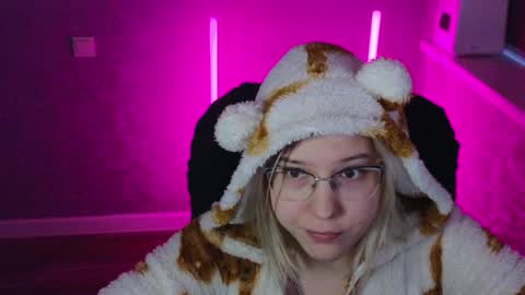 Belle  online show from February 2025 02:00:01 AM