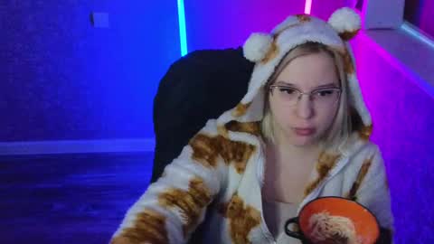 Belle  online show from February 2025 02:20:02 AM