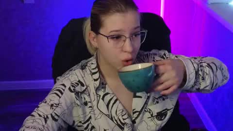 Belle  online show from March 2025 05:01:01 AM