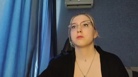 Snapshot of brandy__stars chatting on May 2026 07:04:01 AM Belle online show from May 2026 07:04:01 AM