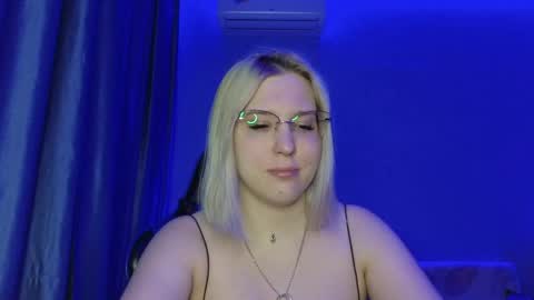 Snapshot of brandy__stars chatting on May 2026 02:46:01 PM Belle online show from May 2026 02:46:01 PM