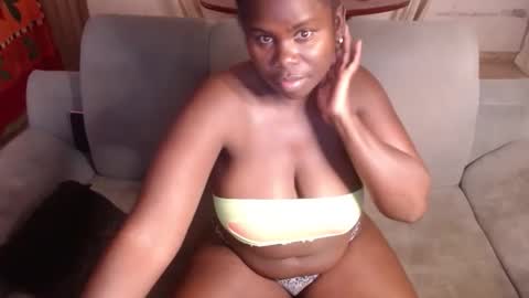 Valentina online show from November 2025 07:19:01 AM