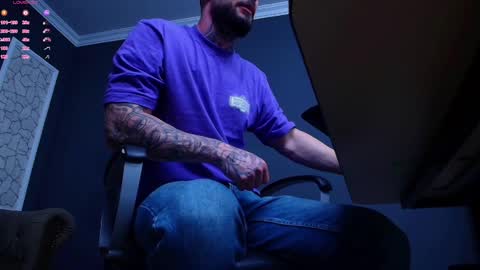 Brian online show from October 2025 04:33:02 AM