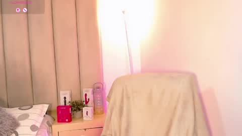 Snapshot of britanymooree chatting on June 2026 11:31:02 PM Britany online show from June 2026 11:31:02 PM