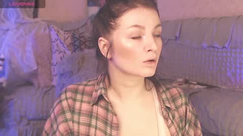 Snapshot of britneybarker chatting on December 2024 02:12:01 AM britneybarker online show from December 2024 02:12:01 AM
