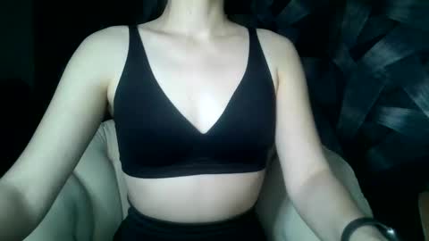 Snapshot of britneykittens chatting on January 2025 12:05:01 PM BritneyKittens online show from January 2025 12:05:01 PM