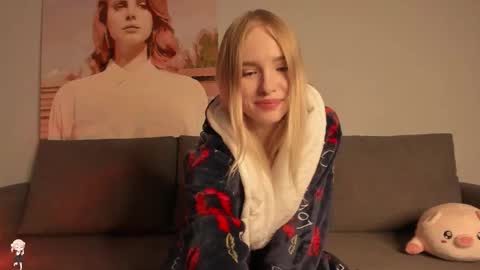 Snapshot of brittany_bird chatting on March 2026 12:28:01 AM online show from March 2026 12:28:01 AM