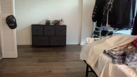 Broke Hung College Guy online show from June 2026 04:10:01 AM