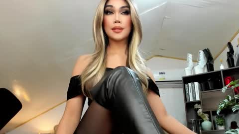 Snapshot of brooke_lynnhyts chatting on October 2025 05:33:02 PM Brooke Shimmers IG online show from October 2025 05:33:02 PM