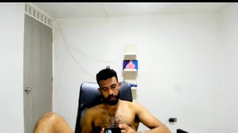 bruce_1111 online show from April 2026 01:42:02 AM