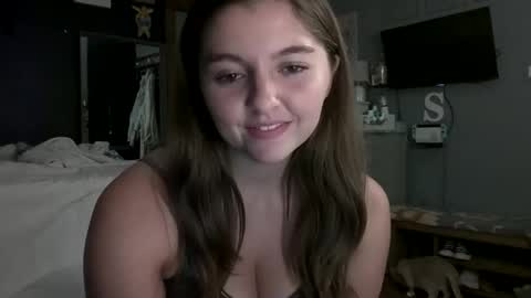 Snapshot of brunettebaby040 chatting on September 2025 06:29:01 AM brunettebaby040 online show from September 2025 06:29:01 AM