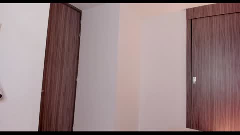     online show from December 2024 06:54:02 PM