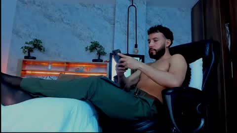 Andres Suarez online show from March 2025 10:31:02 PM