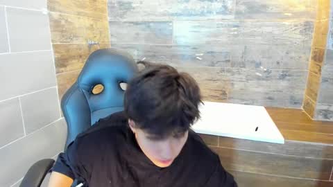 Snapshot of bryce_evans chatting on February 2025 03:29:01 PM B R Y C E online show from February 2025 03:29:01 PM