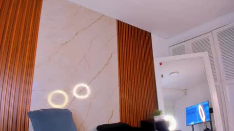 Bryxon  online show from February 2025 06:05:01 PM