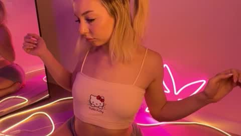 Melissa online show from November 2025 09:08:01 PM