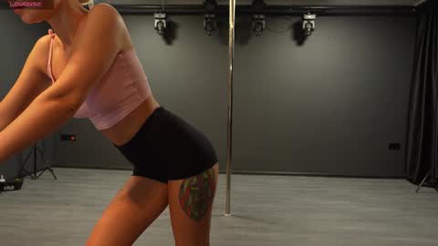 Bubble  gum  online show from November 2025 08:05:01 PM