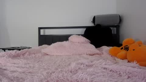 Snapshot of bubble_girl_lo chatting on June 2026 09:36:02 AM Queen Lola XXX online show from June 2026 09:36:02 AM