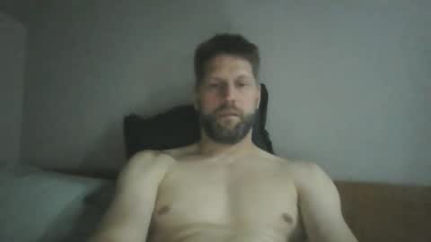bubblebee1982 online show from May 2026 06:09:01 PM