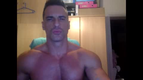 bubblemaleass35 online show from November 2025 03:01:02 PM