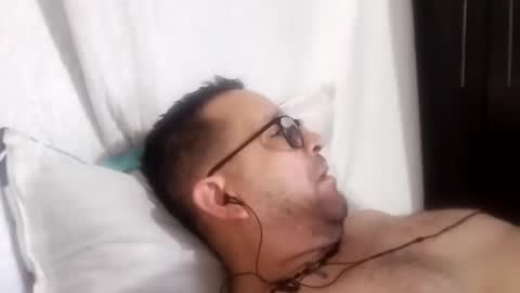 buchs32 online show from October 2025 05:40:01 AM