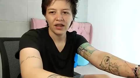 Snapshot of bug2025 chatting on September 2025 04:18:01 PM bug2025 online show from September 2025 04:18:01 PM