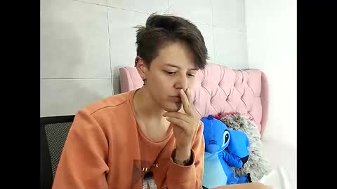 Snapshot of bug2025 chatting on October 2025 05:00:02 AM bug2025 online show from October 2025 05:00:02 AM