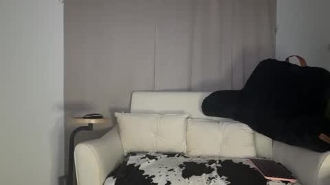 Andrea online show from November 2025 06:32:01 PM