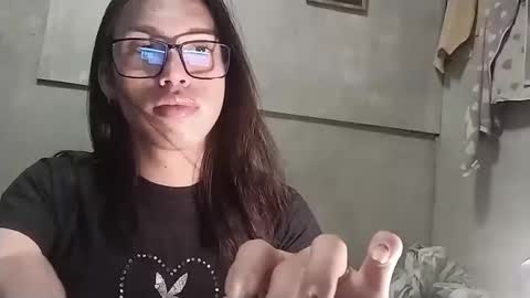 Snapshot of bunybaebxxx chatting on April 2026 05:03:02 PM Dia online show from April 2026 05:03:02 PM