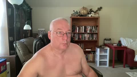 Snapshot of bustyballs100 chatting on September 2025 01:59:01 PM bustyballs100 online show from September 2025 01:59:01 PM