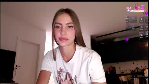 Snapshot of butterflys_ chatting on February 2026 06:06:01 PM Lauren online show from February 2026 06:06:01 PM