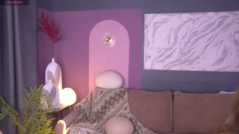 Kira online show from October 2025 12:17:01 PM