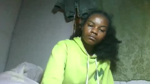 Snapshot of caella98 chatting on May 2026 06:52:02 AM caella98 online show from May 2026 06:52:02 AM
