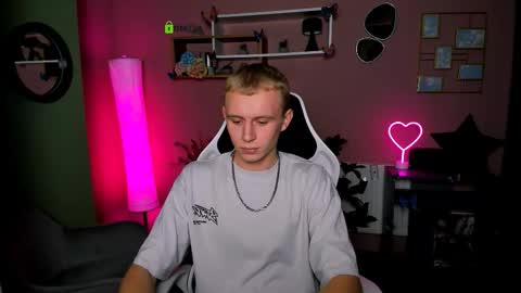 Snapshot of caleb_lichi chatting on November 2025 08:13:02 PM aleb online show from November 2025 08:13:02 PM