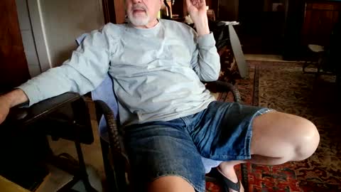 Snapshot of cali1962 chatting on February 2025 07:48:02 PM Cal online show from February 2025 07:48:02 PM