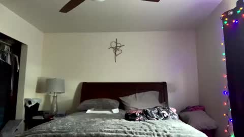 calishop1 online show from December 2024 07:48:02 PM