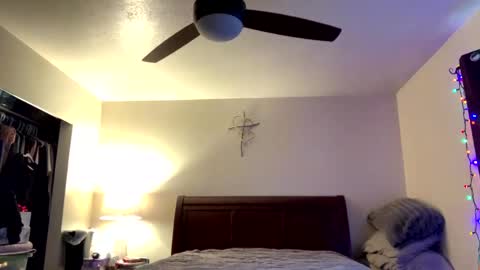 calishop1 online show from December 2024 04:38:01 PM