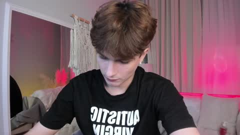 Snapshot of call__me_leo chatting on December 2024 09:57:01 AM Call me Leo online show from December 2024 09:57:01 AM