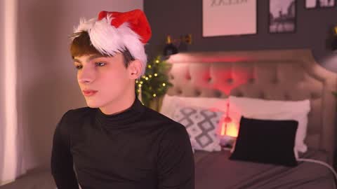 Snapshot of call__me_leo chatting on December 2024 07:35:02 AM Call me Leo online show from December 2024 07:35:02 AM