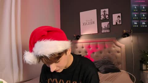 Snapshot of call__me_leo chatting on December 2024 05:50:02 PM Call me Leo online show from December 2024 05:50:02 PM